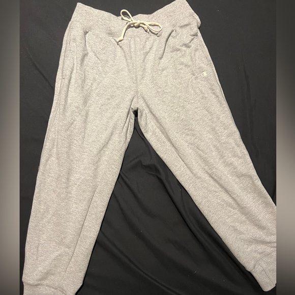 Champion Cropped Sweatpants - Picture 3 of 4